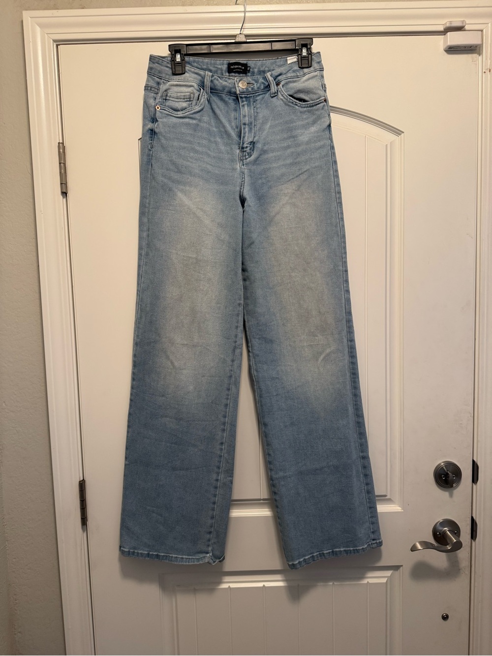 refuge Light Wash Wide-Leg Women's Jeans